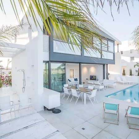 The White H Villa, Protaras, Fresh And Peaceful Паралимни