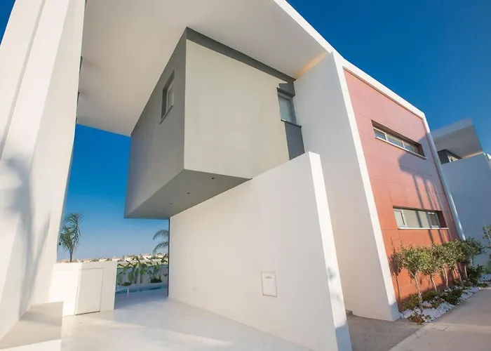 The White H Villa, Protaras, Fresh And Peaceful וילה