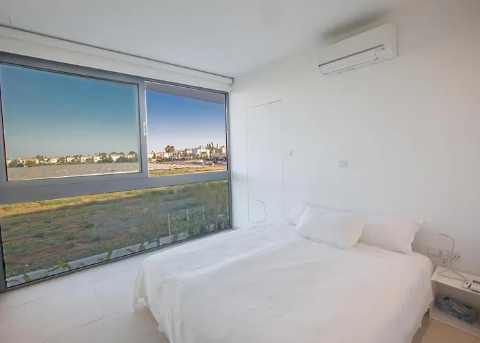 The White H Villa, Protaras, Fresh And Peaceful פאראלימני